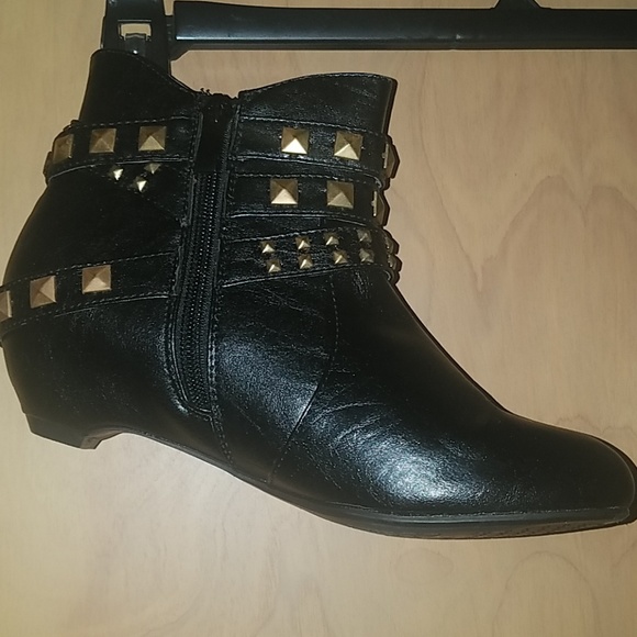 Boots - Picture 1 of 3